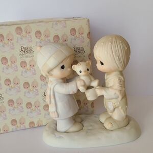 Vintage Precious Moment Christmas Sharing Collectible Porcelain Figurine E-0504